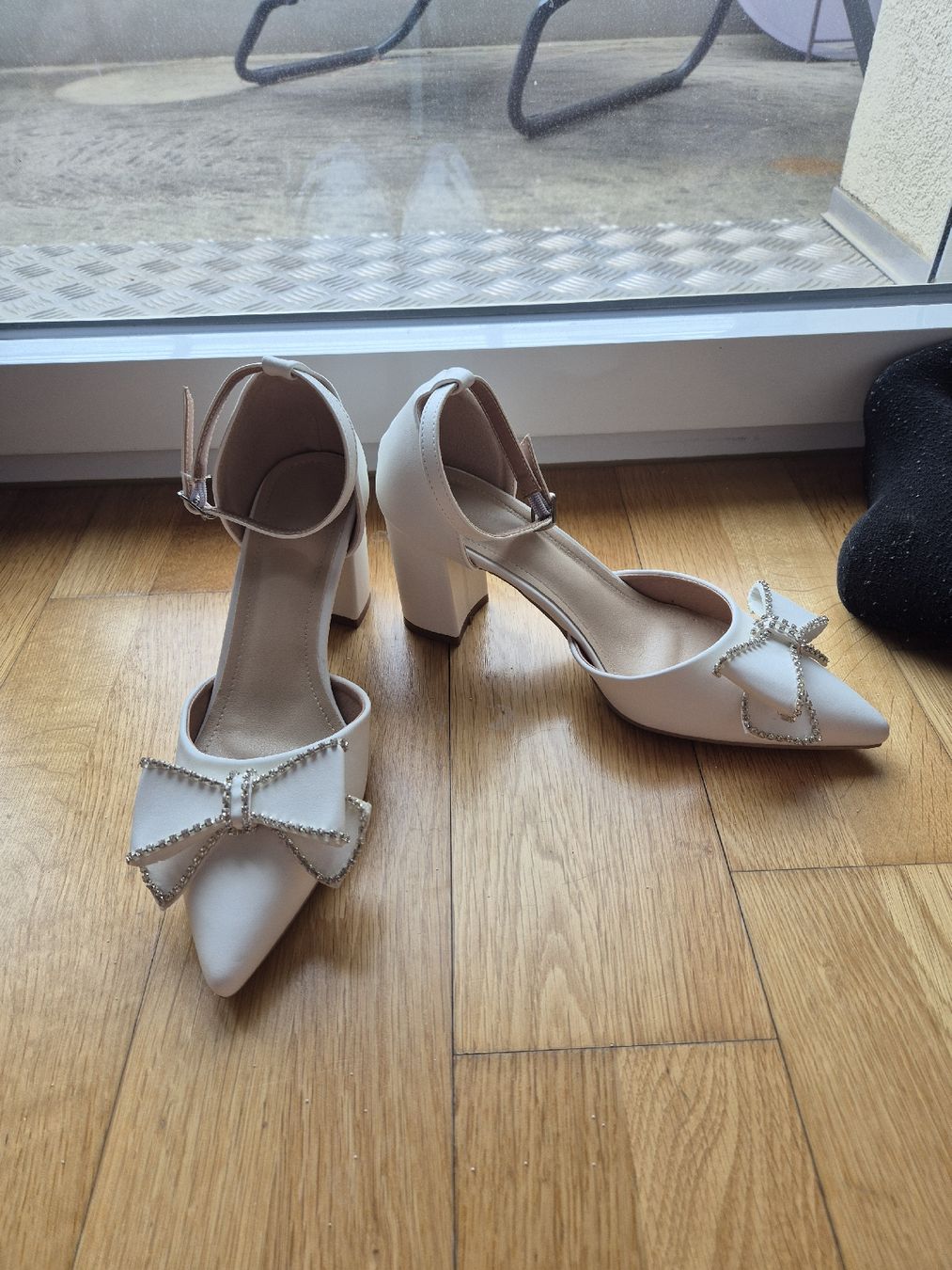 Scarpe da donna: Elegante Pumps in Weiss – Nuovo e nell'imballaggio originale da Uster venduto da panda_leptir