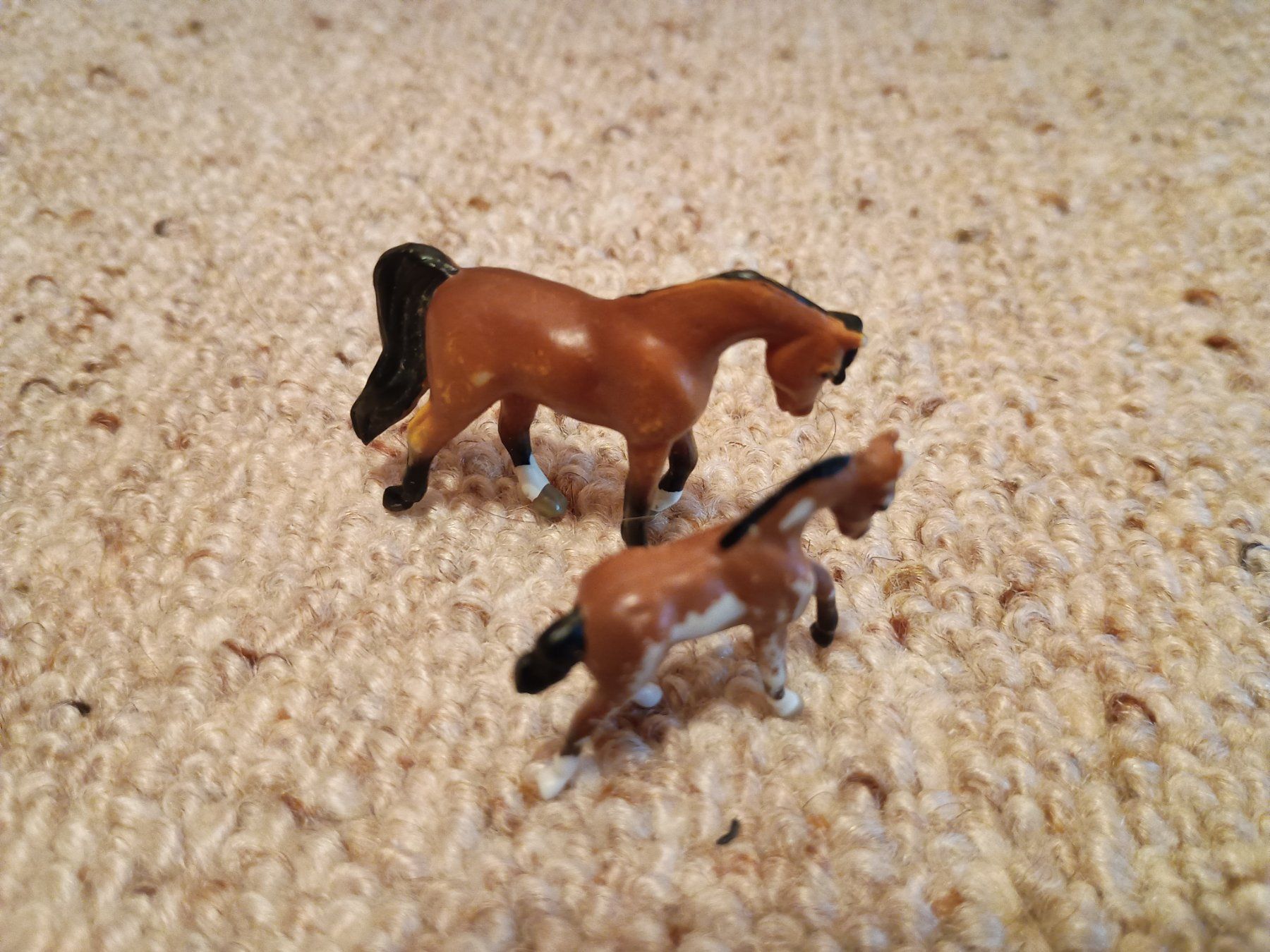 Statuette: BREYER Mini Figur Stute mit Fohlen, ca. 5 cm/3 cm – Nuovo (secondo la descrizione) da Buchs AG venduto da ReaNaTsch 1