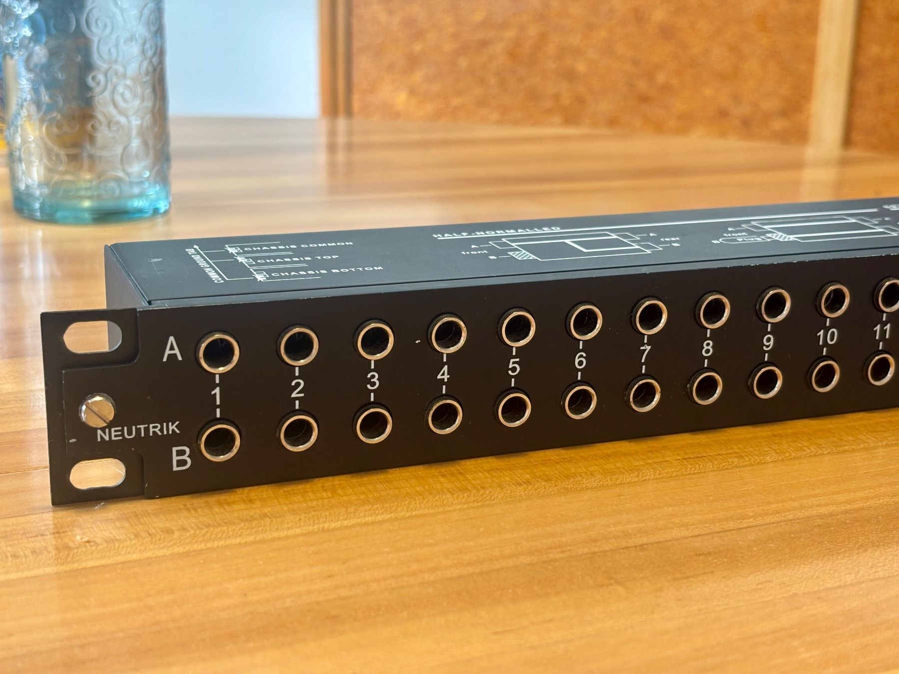 Strumenti musicali: Neutrik NYS SPP-L1 - Patchbay Audio – Usato da Winterthur venduto da JAKU.SPACE 2