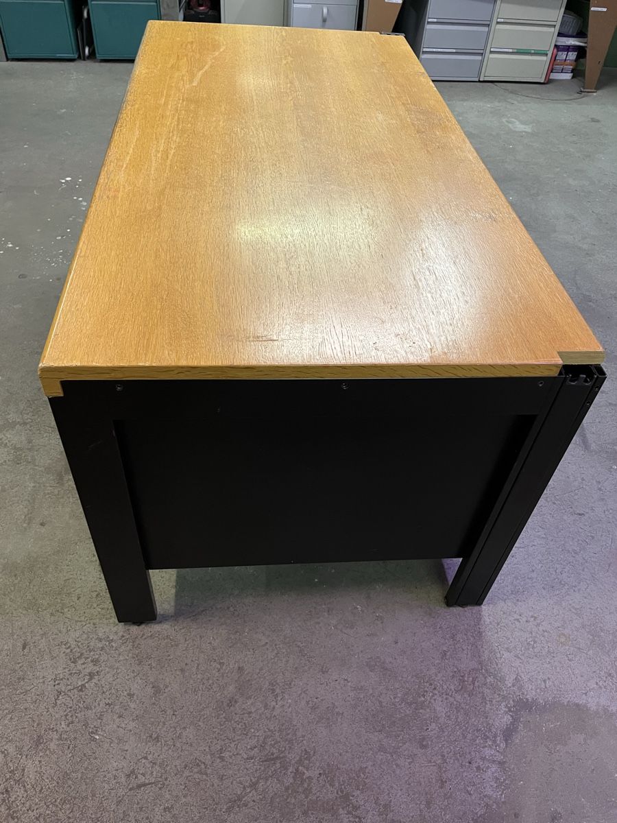 Tables: Arbeitstisch – Défectueux à Sumiswald par Beragi 2