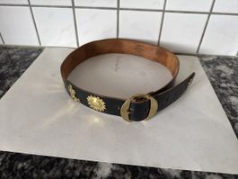 Traditioneler-Appenzeller-Treichel-Glocken-Gürtel-Top.