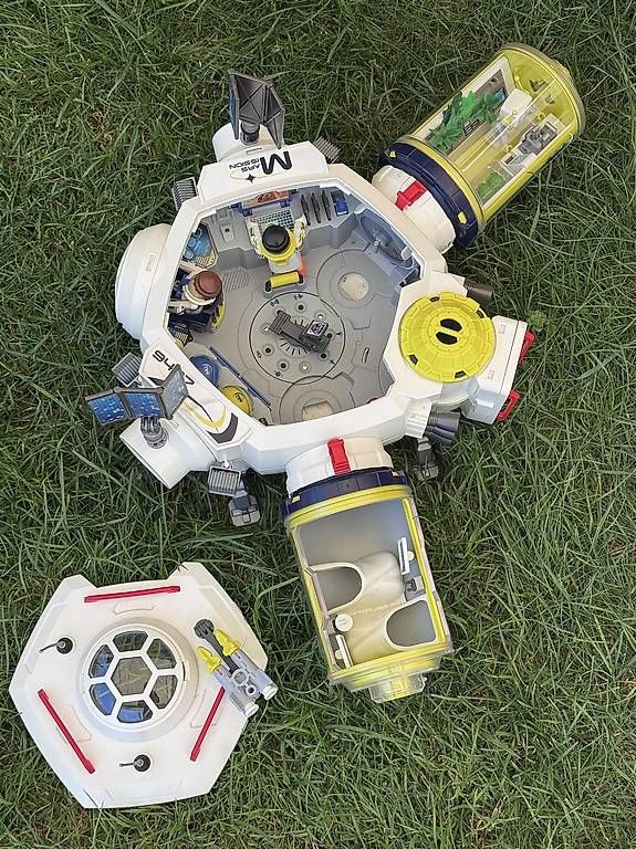 Jouets: Station spatiale Mars Playmobil Space  – D'occasion à Troinex par Steph_muller 3