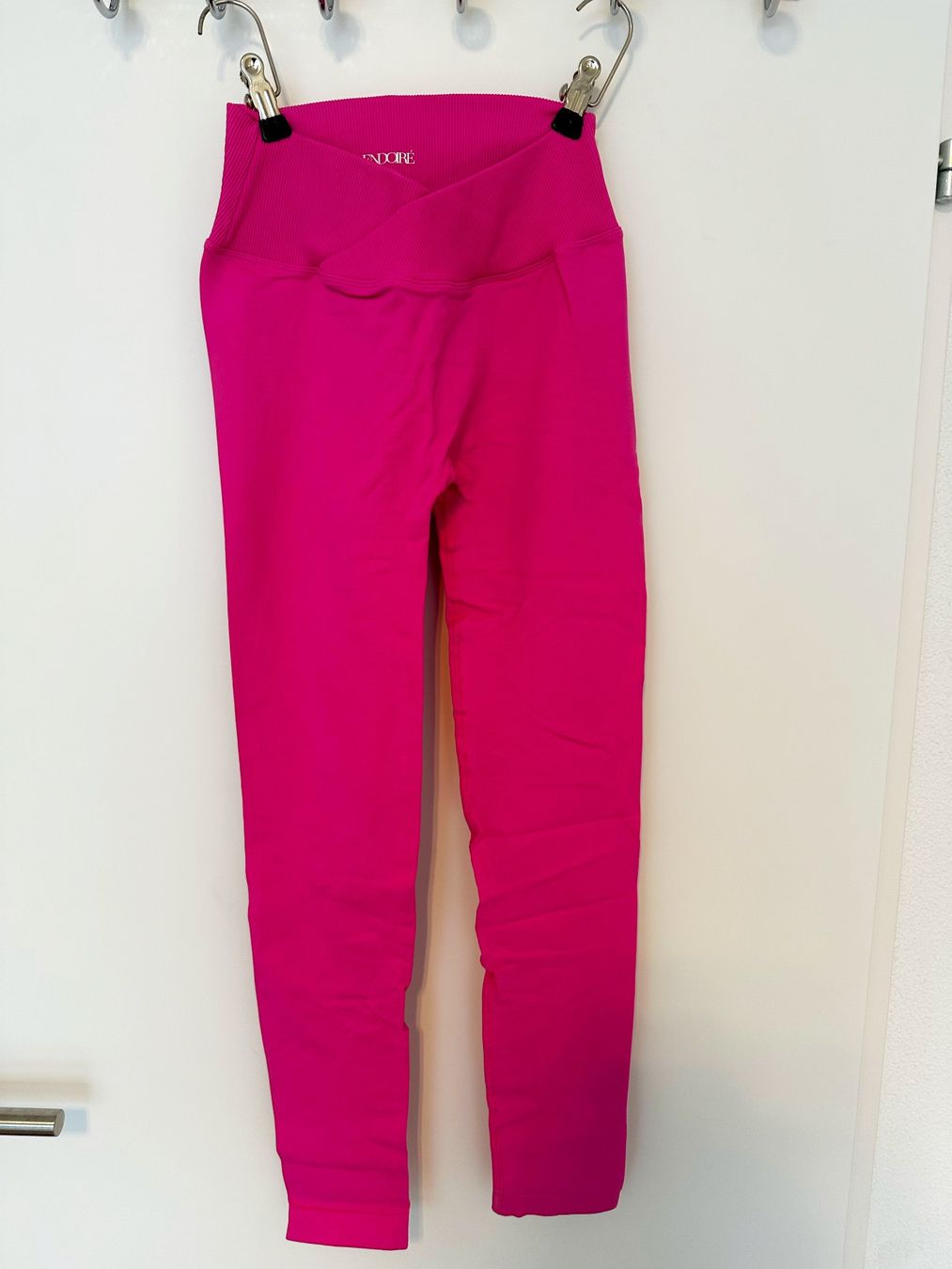 Leggings: ENDOIRÉ V-Shape Leggins Grösse M, pink – Nuovo e nell'imballaggio originale da Eglisau venduto da Brewster1 4