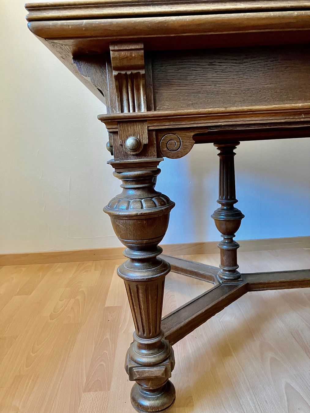 Tavoli: Wunderschöner, ausziehbarer Eichen Ess-Tisch – Usato da Schaffhausen venduto da NinaRicardo 7
