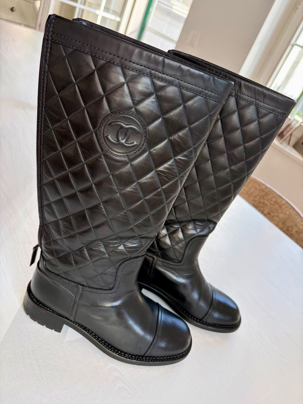 Chanel Scarpe da donna: Stivali Chanel  37,5 – Usato da Rancate venduto da FiorAngela011