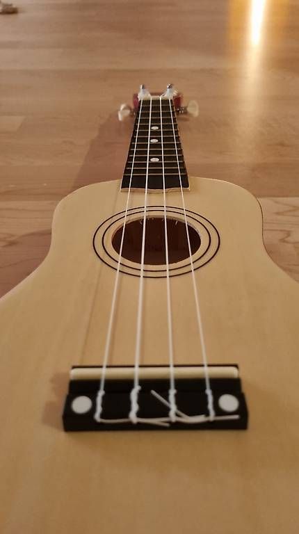 Musikinstrumente: Ukulele hellbraun rot guter Zustand – Neu und originalverpackt aus Zug von ram_n27t 3