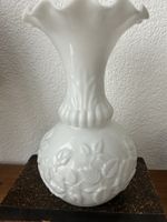 Vintage Opalin Glas  Vase mit Rosen 🌹 