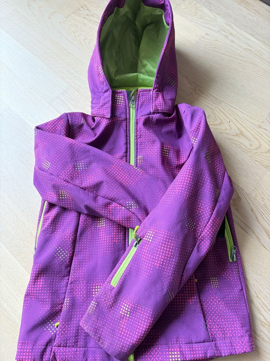 Giacche & Cappotti: Jacke lila gemustert Grösse 134/140 – Usato da Witterswil venduto da corinne_1234 4