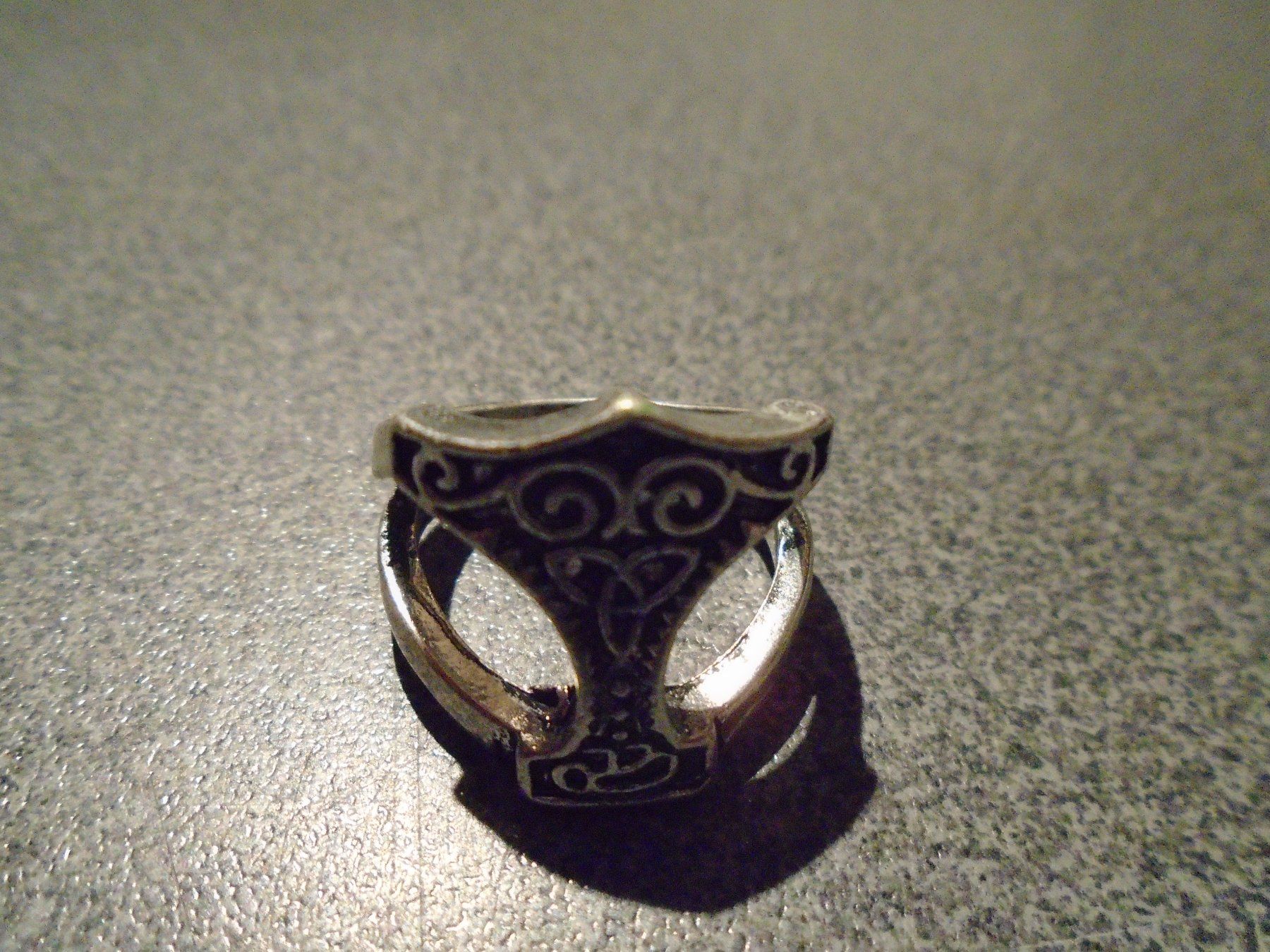 Anelli: Ring silberfarbig, schwarz, Pokal – Nuovo e nell'imballaggio originale da Zürich venduto da abraxas1291 1