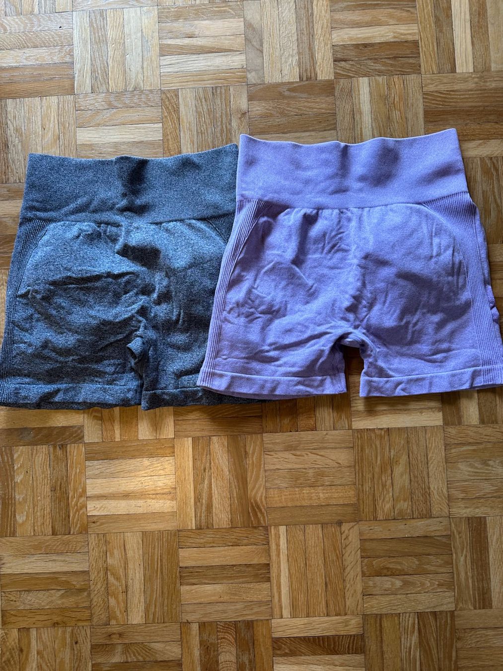 Lots de vêtements: Kleiderpaket – D'occasion à Balsthal par dasesaro