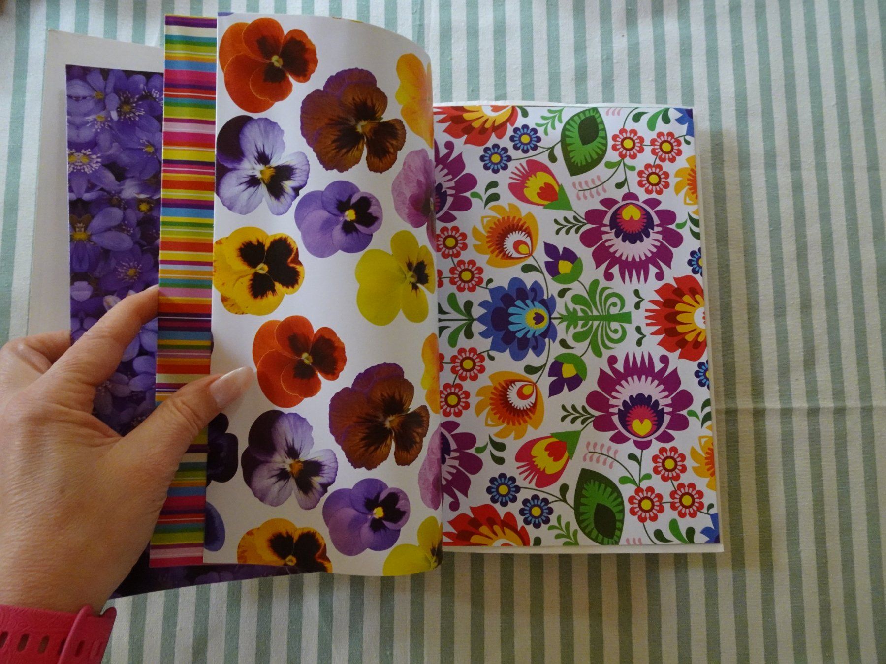 Carta: 1 Set NEUES Geschenkpapier alt - M159 – Nuovo (secondo la descrizione) da Küssnacht am Rigi venduto da Kleinpreis-Shop 1
