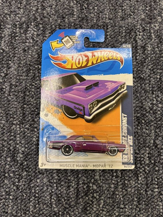 Hot Wheels '69 Dodge Coronet Super Bee 1:64 Die-Cast Car - Muscle Mania Series (Blue) - View #12