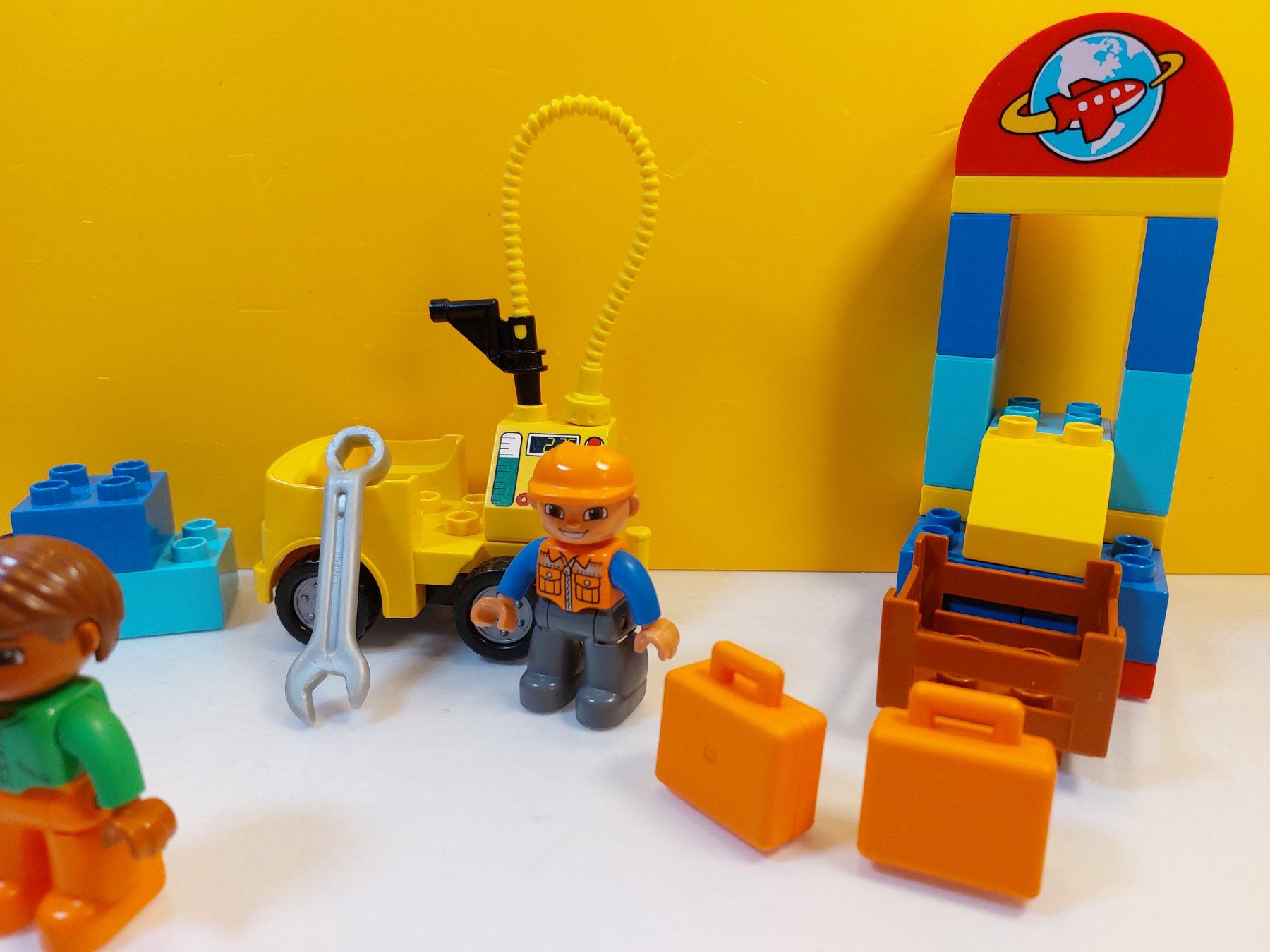 Lego Kit di costruzioni: LEGO Duplo 10590 Flugzeug mit Flughafen – Usato da St.Gallen venduto da TinasBauundSpiel 3
