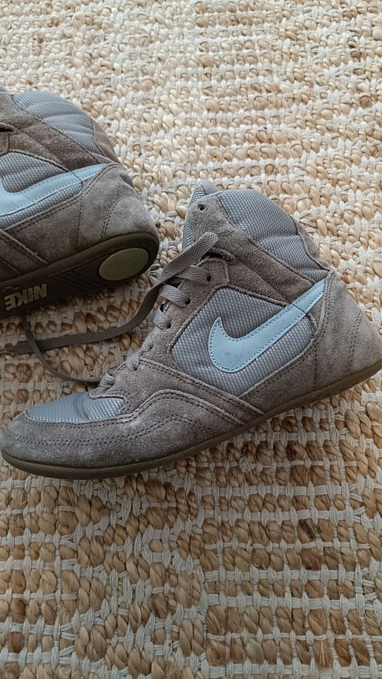 Chaussures femmes: Nike Greco Supreme EUR 38.5 - gebraucht – D'occasion à Dübendorf par Me_sa 2