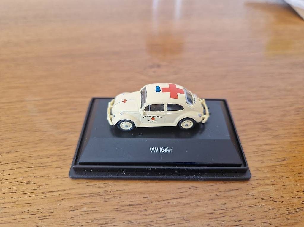 Modellini d'auto: Schuco VW Käfer Ambulanz 1:87 – Usato da Zürich venduto da David_8004