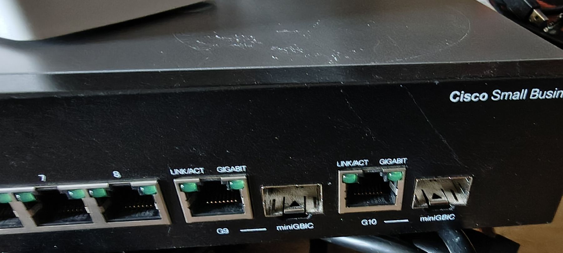 Cisco Hub & Switch: Cisco SG300-10 Gigabit Switch – Usato da Huttwil venduto da and_28m8 2