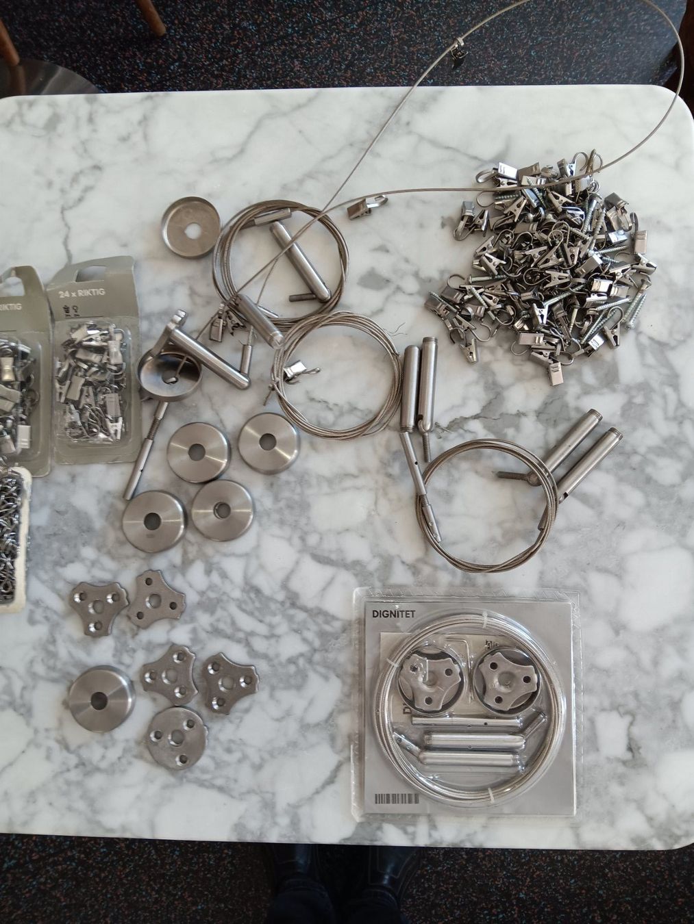 Ikea Altro per la casa: 3 IKEA DIGNITET Vorhangseil-Sets + Ersatzteile – Usato da Basel venduto da Brunos-Trouvaillen