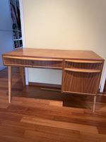 Sekretär Schreibtisch Holz furniert mit Schubladen und Schlü