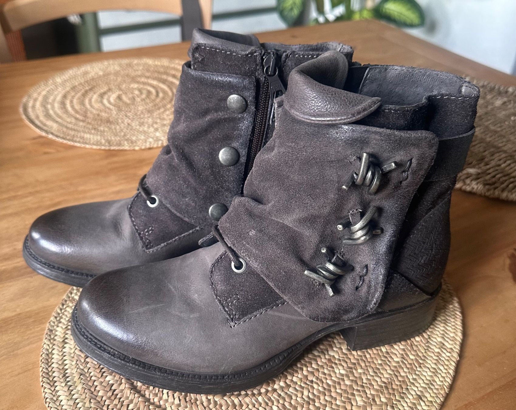 Scarpe da donna: Stylische Lederboots von Best Gr. 37 – Usato da Muri AG venduto da Shoshana5 2