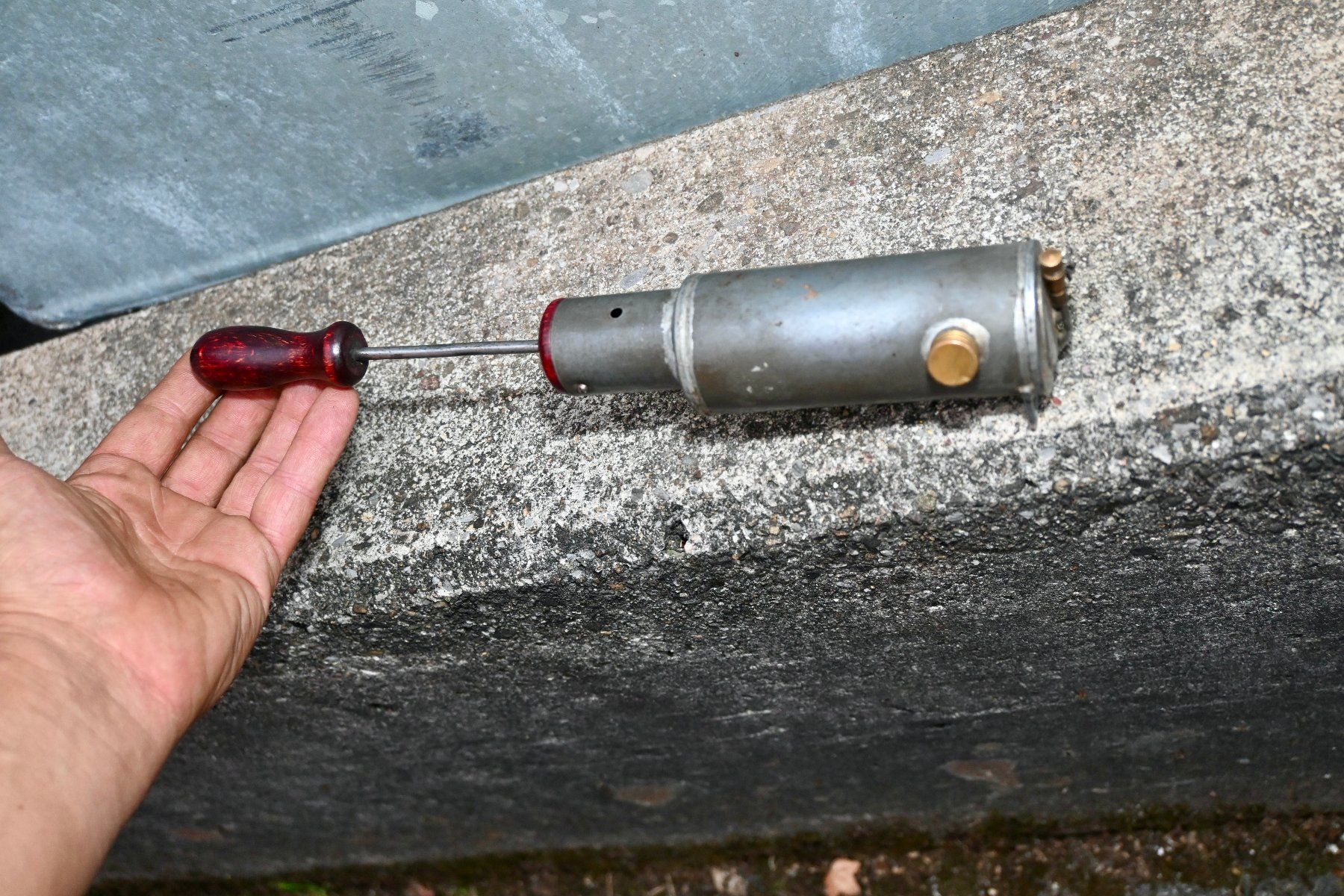 Alle Werkzeuge: Antike verzinkte BIENENSPRITZE ? mit Messing Verschlüssen – Gebraucht aus Pfaffhausen von mono_rec 8