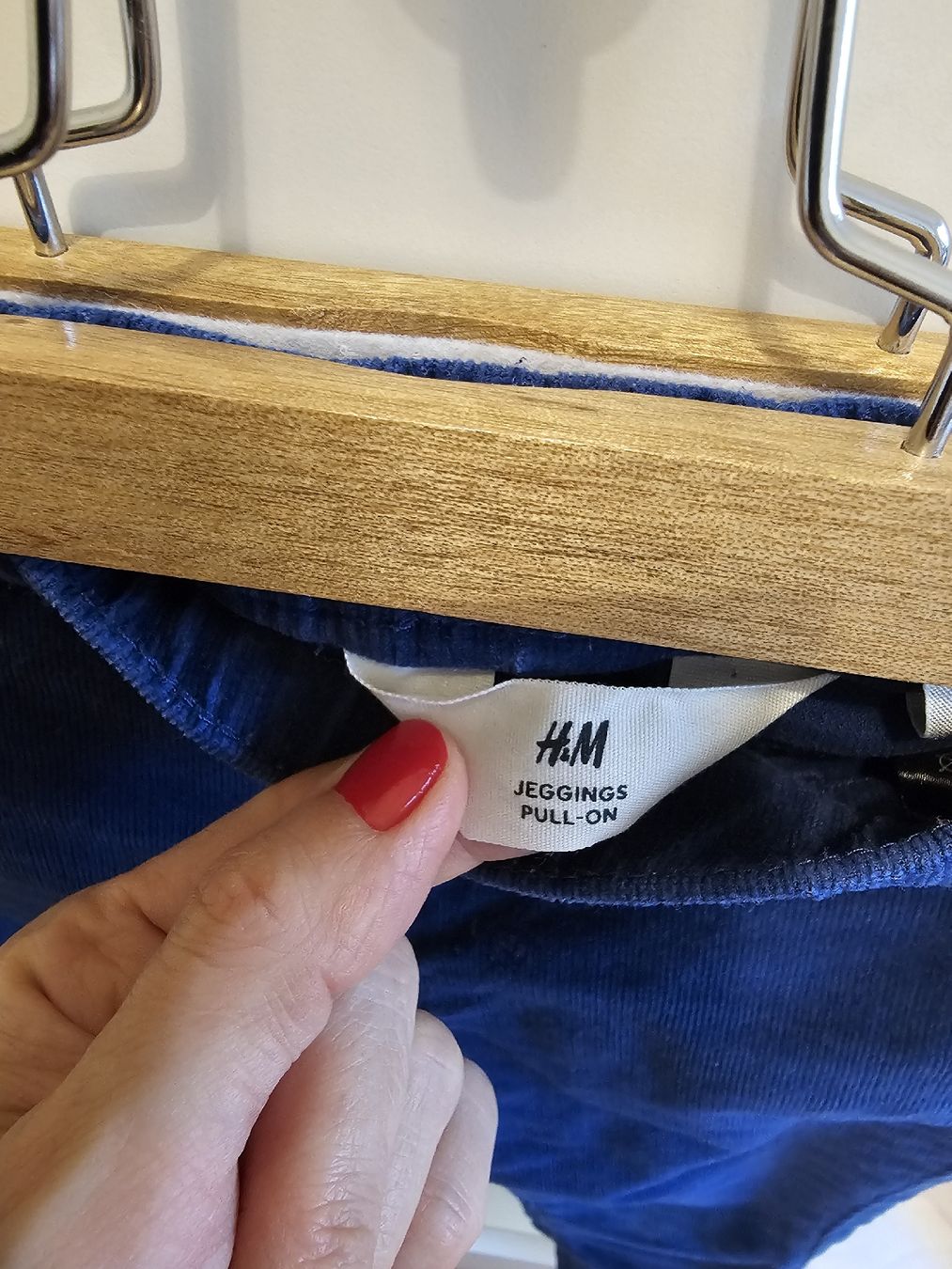 H&M Pantaloni: H&M Pull on velvet trousers – Usato da Cologny venduto da Selin34 1
