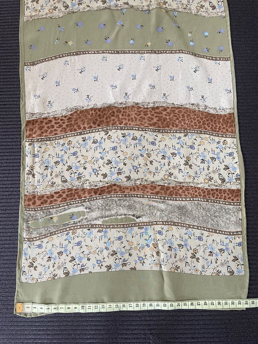Foulard & Sciarpe: Écharpe  en soie 100% patchwork floral et léopard 150cm – Nuovo (secondo la descrizione) da Vuippens venduto da ale_6gkb 2