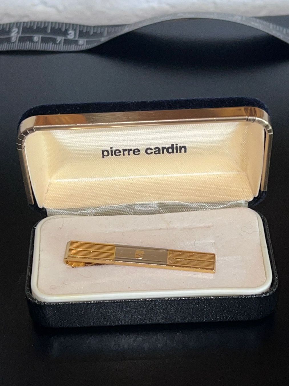 Spille & Fermagli: Pierre Cardin Krawattenklammer mit Etui – Usato da Winterthur venduto da Dejv