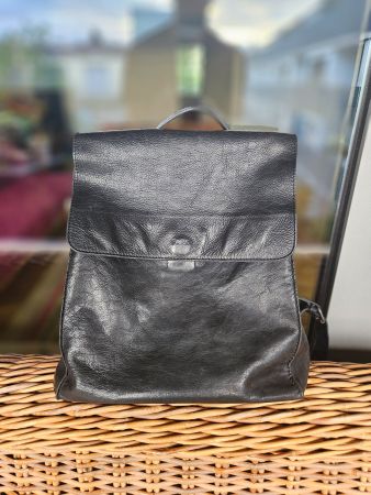 Schwarzer PARK Bag Fairtrade Lederrucksack