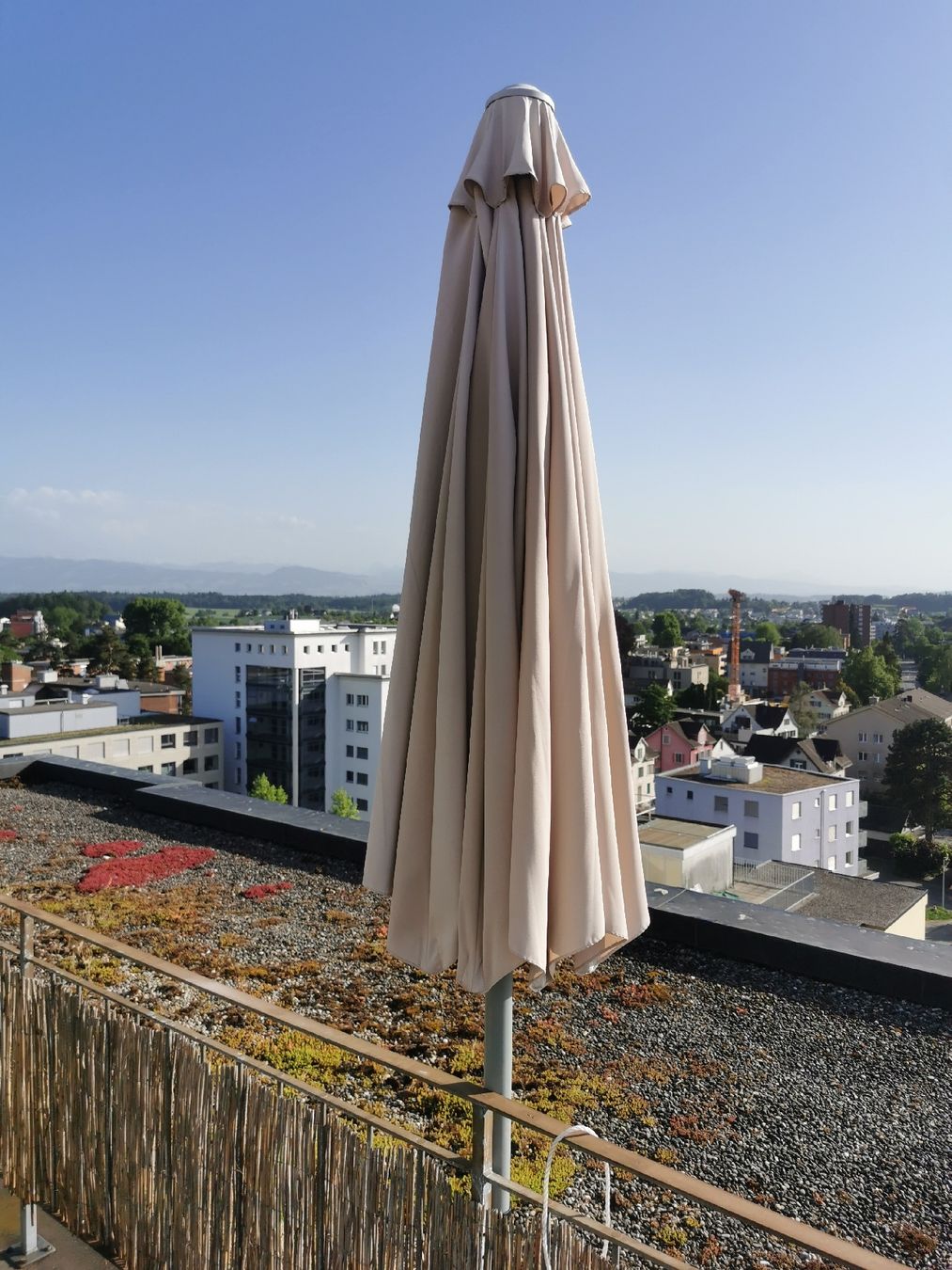 Parasols: Grosser Sonnenschirm für Garten oder Balkon – D'occasion à Wetzikon ZH par Tothart 8