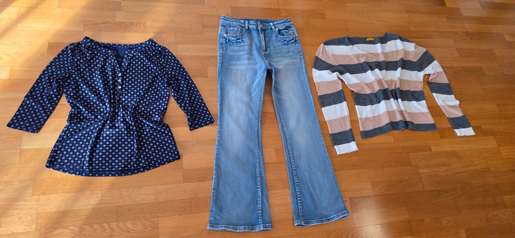 Lascana Lotti di vestiti: Kleiderpaket Jeans plus 2 Oberteile Lascana / Chilli – Usato da Fällanden venduto da zeno01