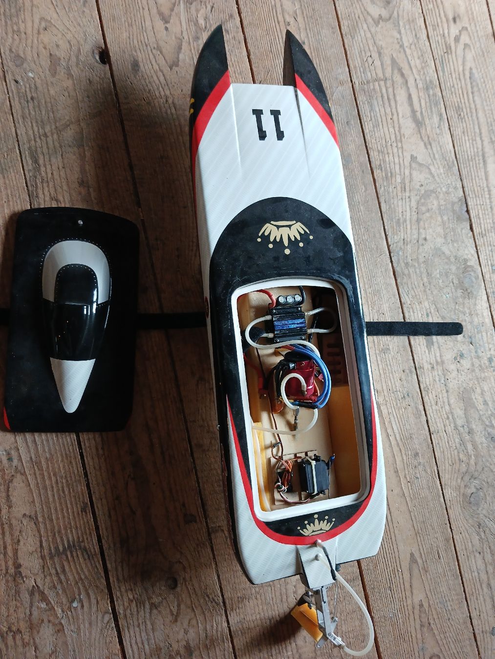 Modellismo RC: 2 bateaux rc , 9 batteries, 3 télécommandes – Difettoso da Fontaines NE venduto da Dimeh 2