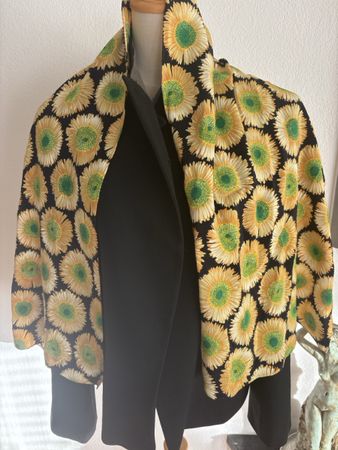 Seidenschal mit Blumen