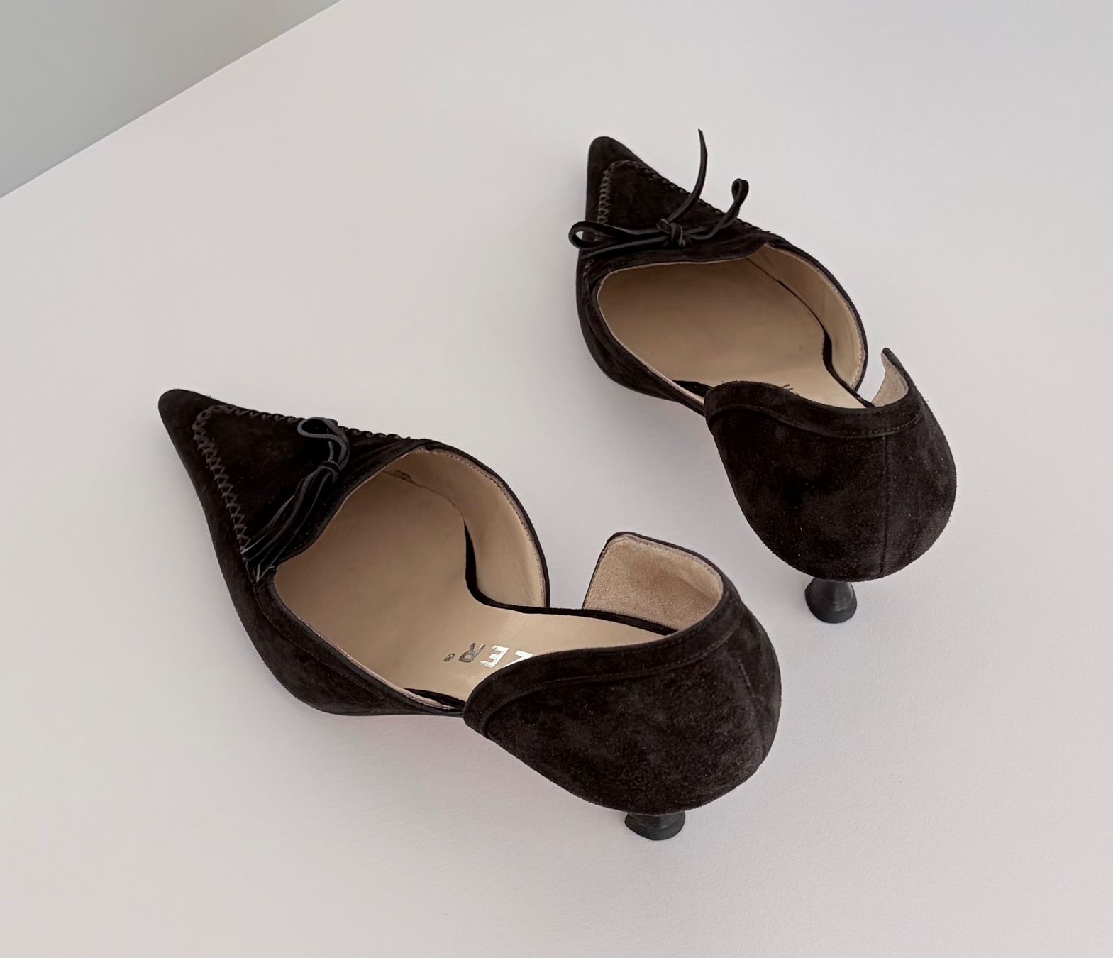 Scarpe da donna: Unützer brauner Wildlederpump, Grösse 36 ½ – Usato da Bottmingen venduto da bit_q8b2 4