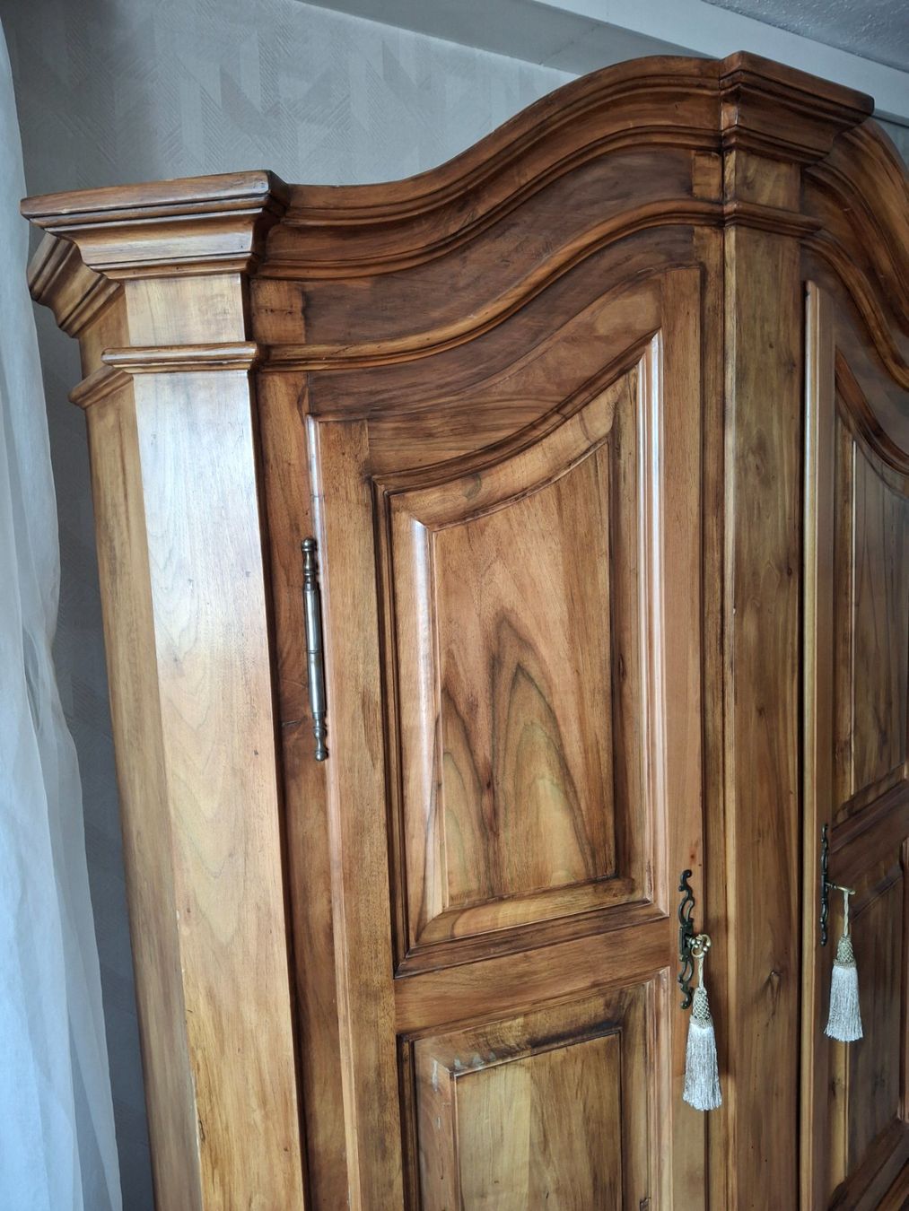 Schränke: Wunderschöner Bodenseeschrank aus Nussbaum – Gebraucht aus Gunzgen von nim_2ds9 3