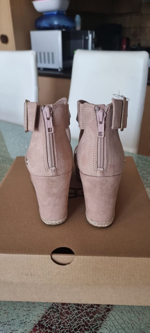 Ugg Damenschuhe: UGG Gr. 40 – Neu und originalverpackt aus Luzern von Reni025 1