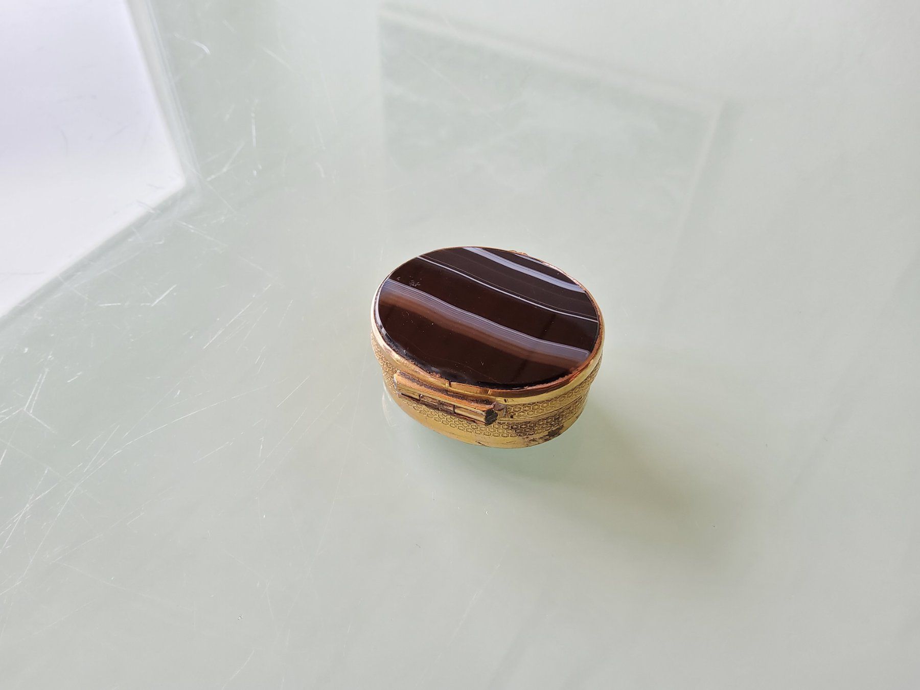 Barattoli: Ancienne petite boite ovale avec agathe  – Usato da Malleray venduto da Broc-Mo 2
