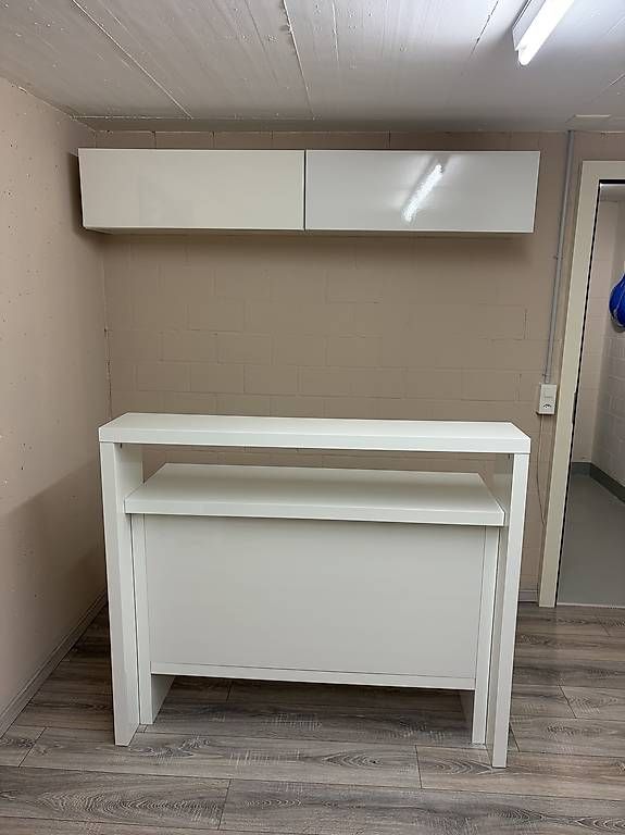 Allestimento di negozi e stand fieristici: Bar mit 2 Hängeregal – Usato da Arbon venduto da pengos3