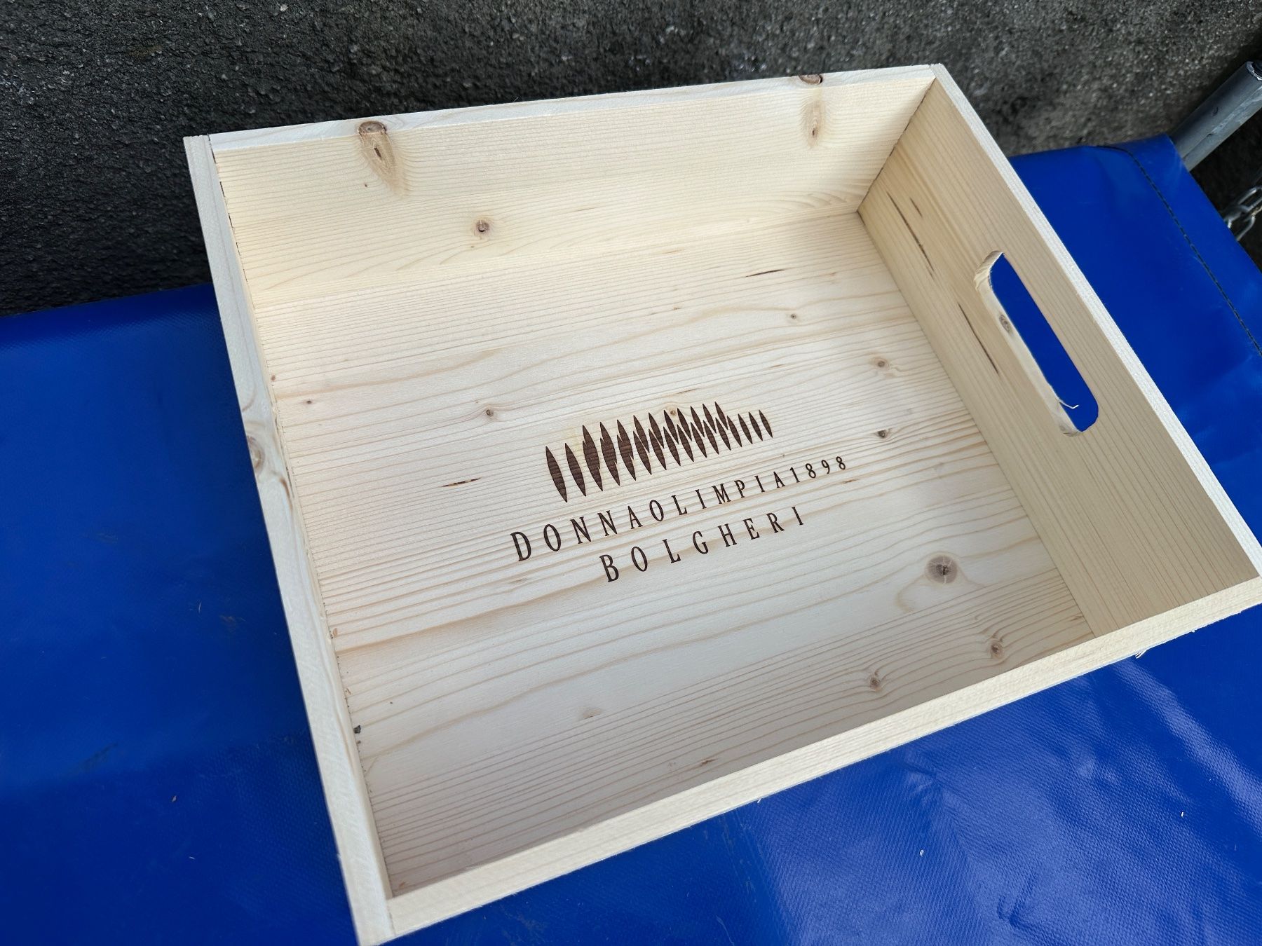 Altro: schönes Serviertablett Weinkiste – Usato da Zürich venduto da atlantis77 1