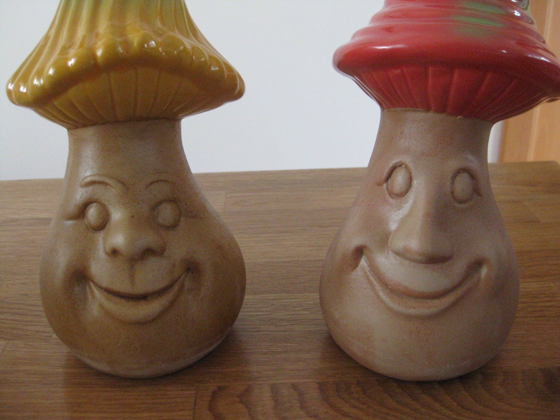 Figuren: 2 witzige Ton Gesicht PILZE – Neu und originalverpackt aus Romanshorn von Wazoohandlung 1