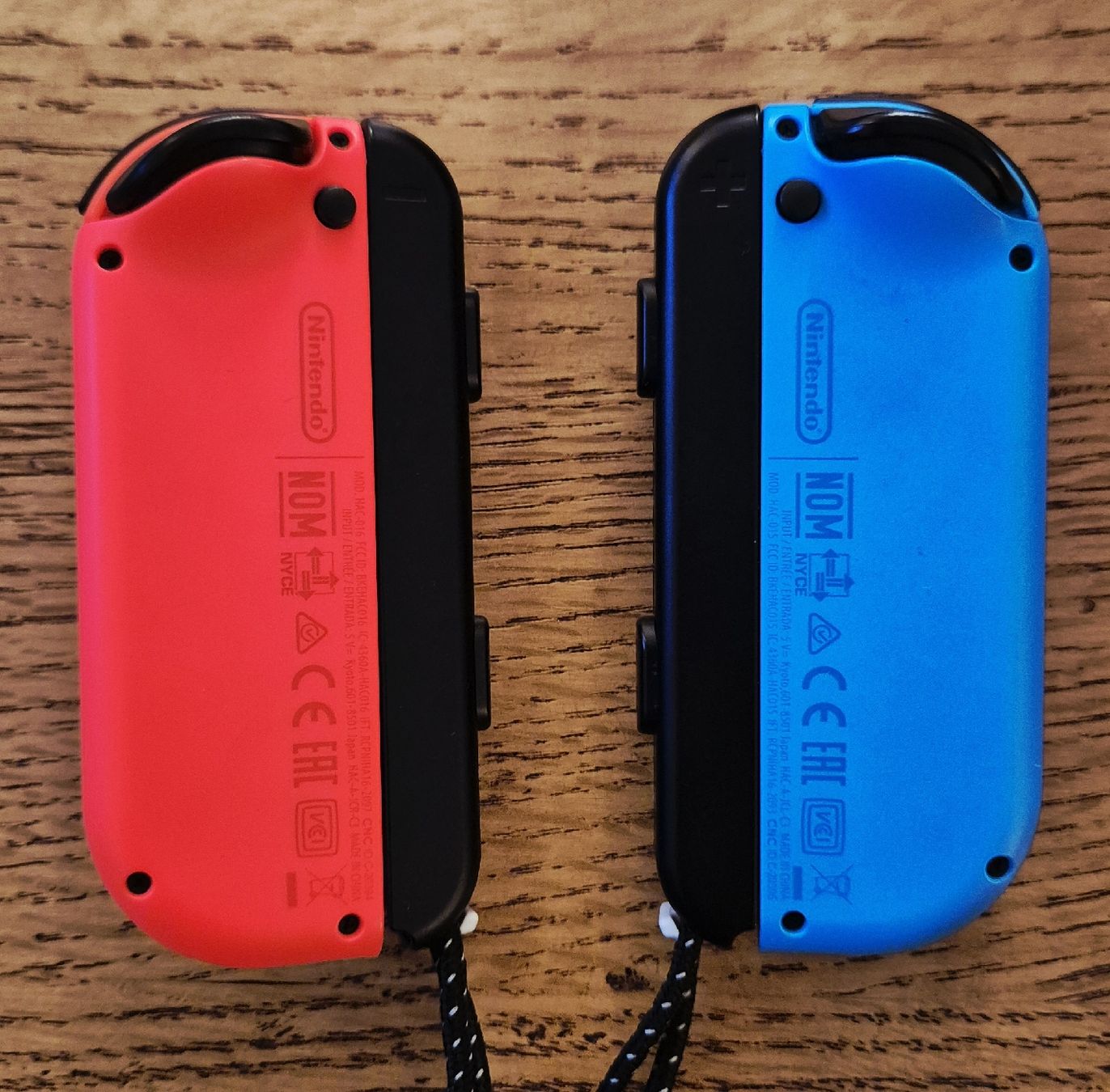 Nintendo Controller: Original Nintendo Switch Joy-Con Set + Ladestation – Nuovo (secondo la descrizione) da Au SG venduto da AlenCompany 5