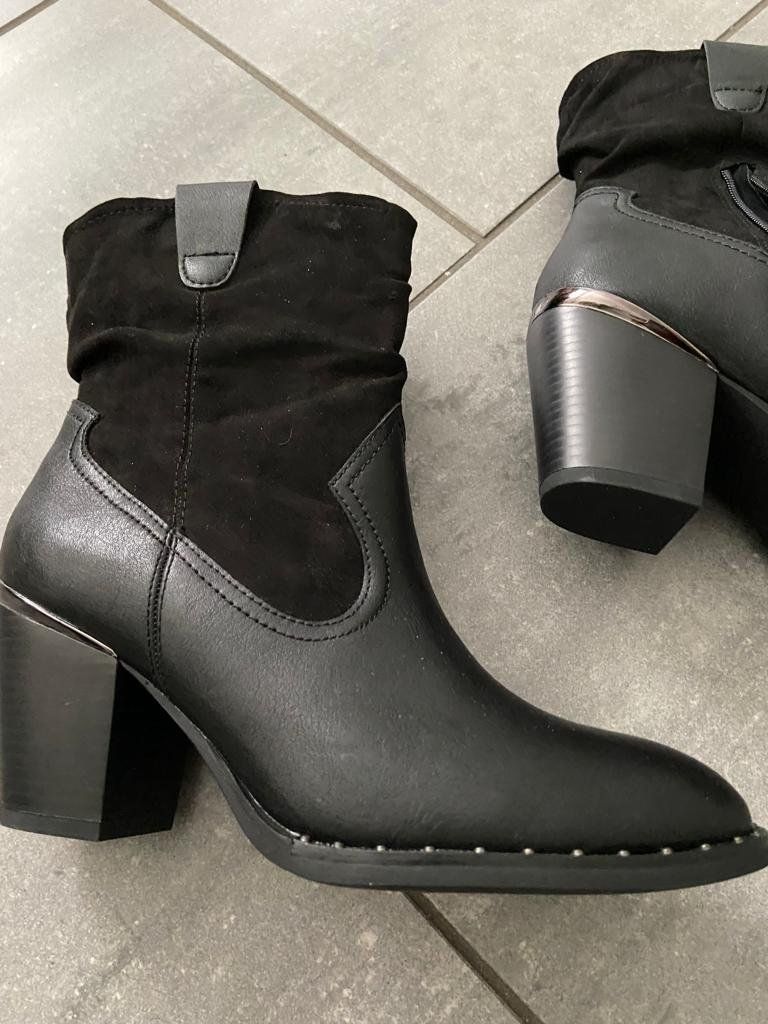 Scarpe da donna: Stiefeletten neu schwarz Gr.40 – Usato da Thalwil venduto da Briscolina 1