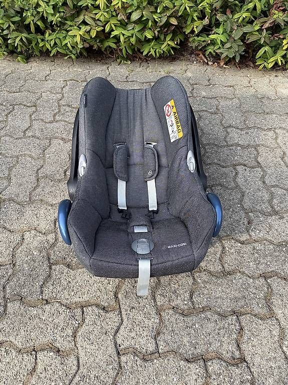 Seggiolini per auto: Maxi Cosi Babyschale inkl. Isofix – Usato da Ittigen venduto da PLJ 1