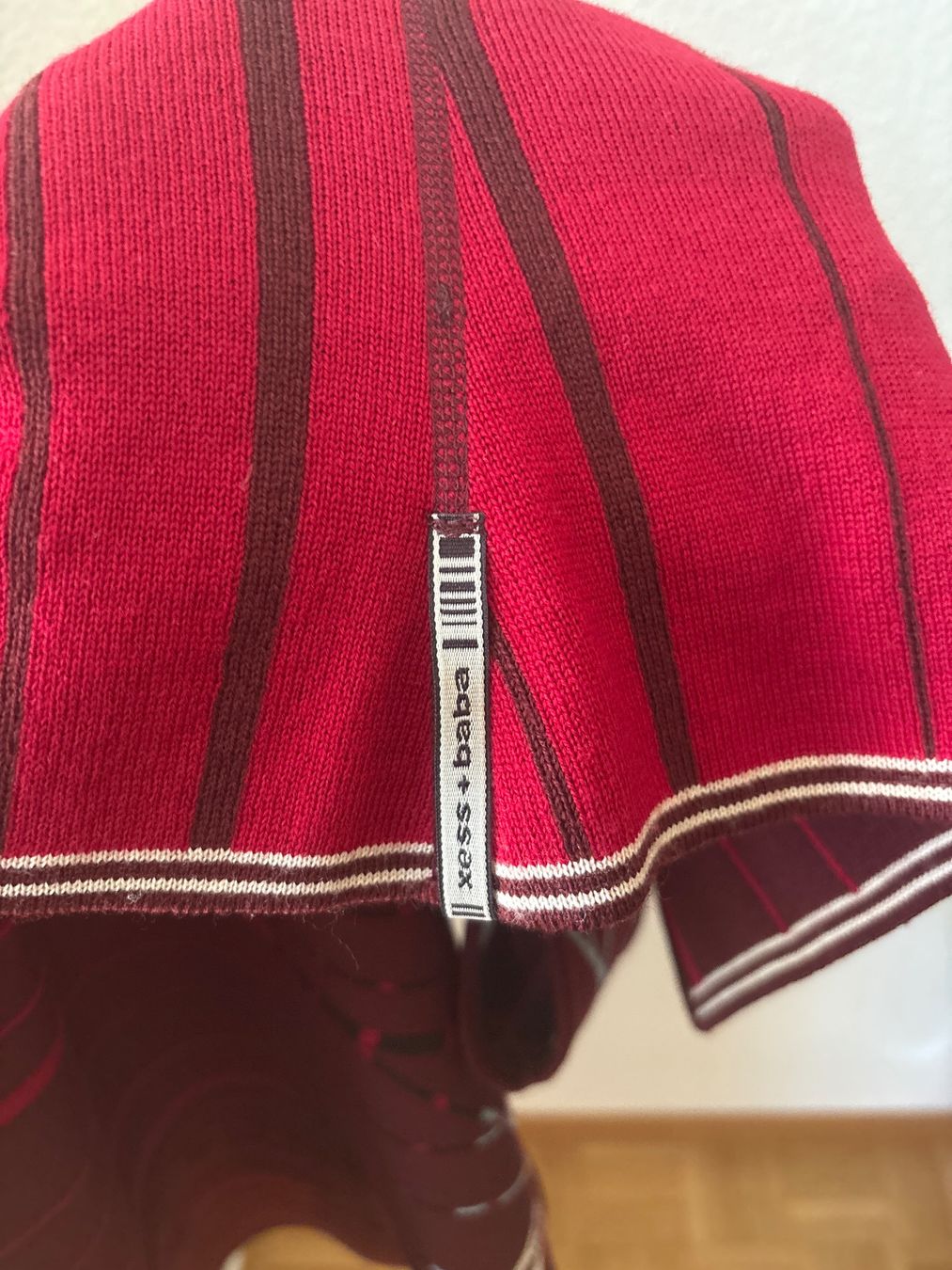 Gilet & Giacche senza maniche: Ärmellose Weste von SchweizerDesignmarke Xess+Baba – Usato da Zürich venduto da JalapenoChili 5