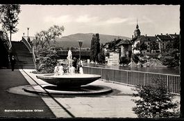 AK Olten, Bahnhofterrasse mit Springbrunnen