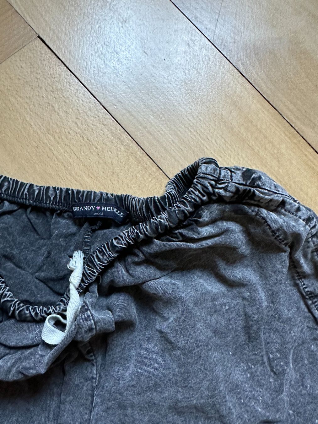Brandy Melville Pantaloni: BRANDY MELVILLE - Shorts schwarz washed S – Usato da Zürich venduto da Diazaio 1