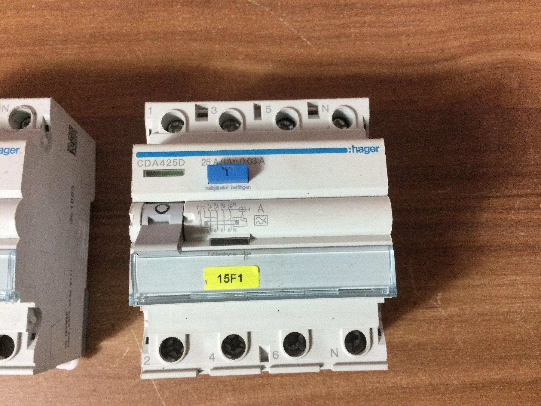Hager Componenti elettronici: Gebrauchte Hager Fehlerstromschutzschalter CDA425D 25A – Usato da Wangen SZ venduto da kuriosum12 3