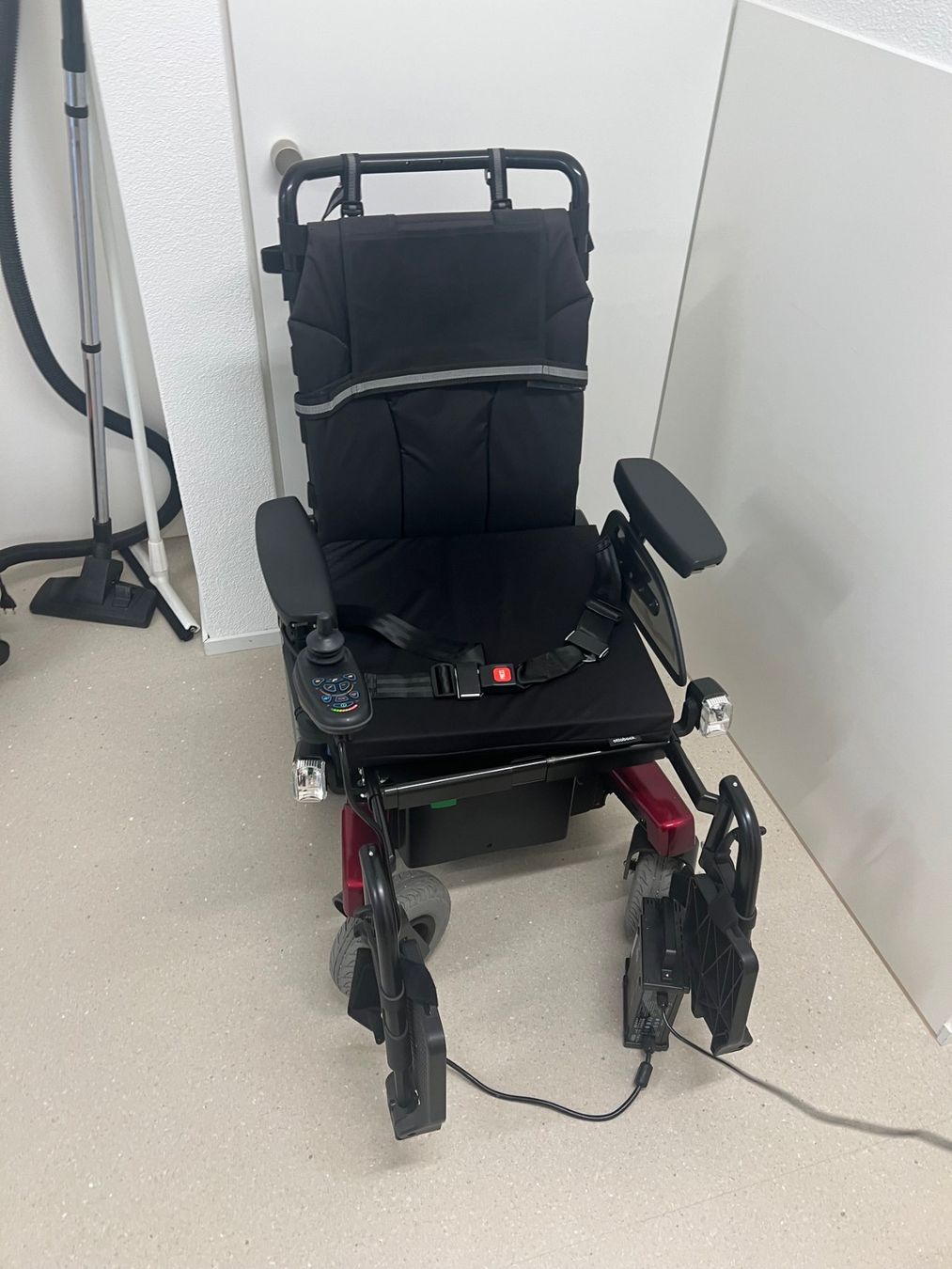 Chaises roulantes: E-Rollstuhl – D'occasion à Luzern par MvS79 2