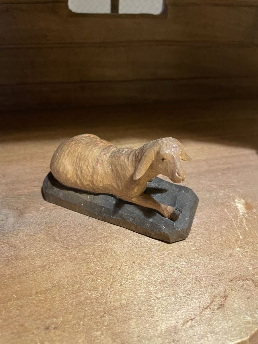 Statuette: Schaf liegend E. Thomann Brienz – Usato da Flawil venduto da Naphtali