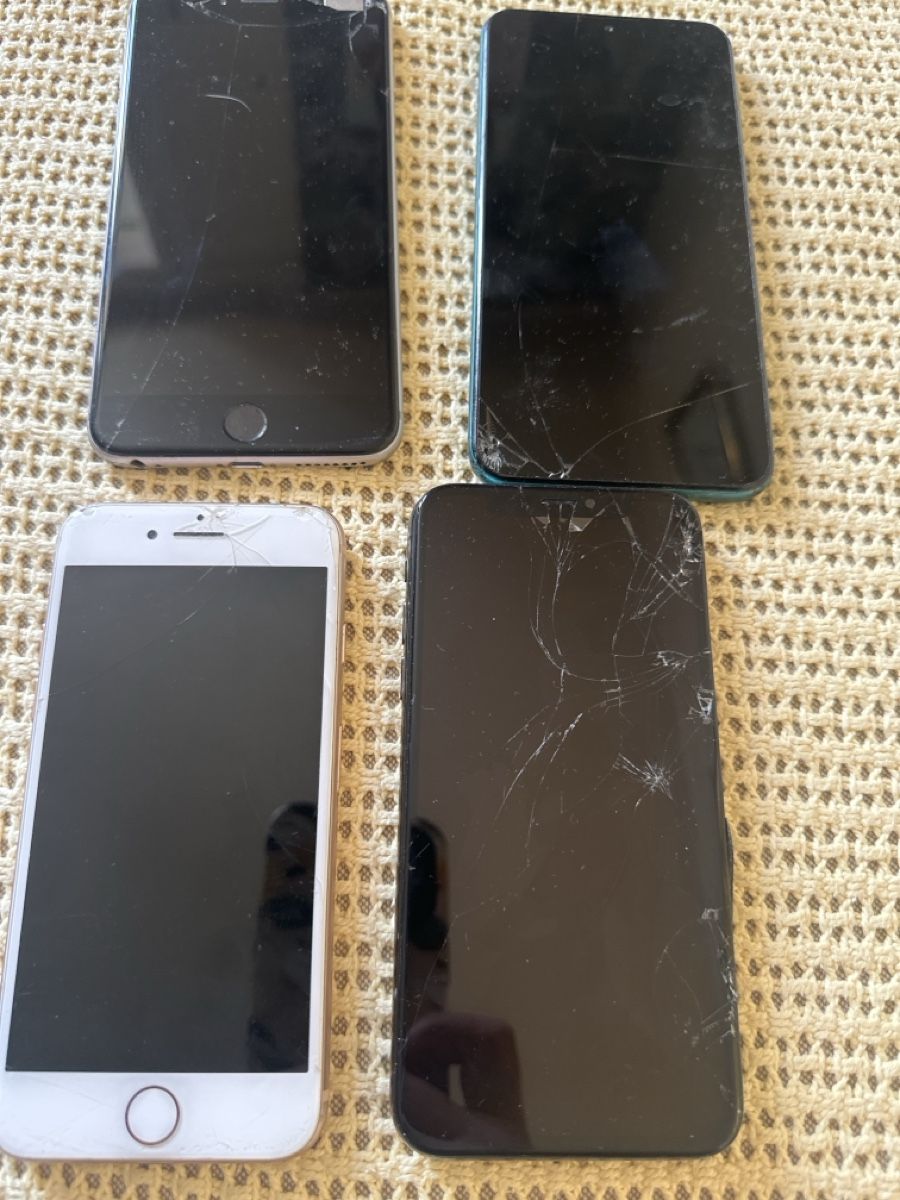 Apple Handys / Smartphones: Defekt! 3x iPhone &1xwiko – Defekt aus Gersau von Second-Hand-Shop 1
