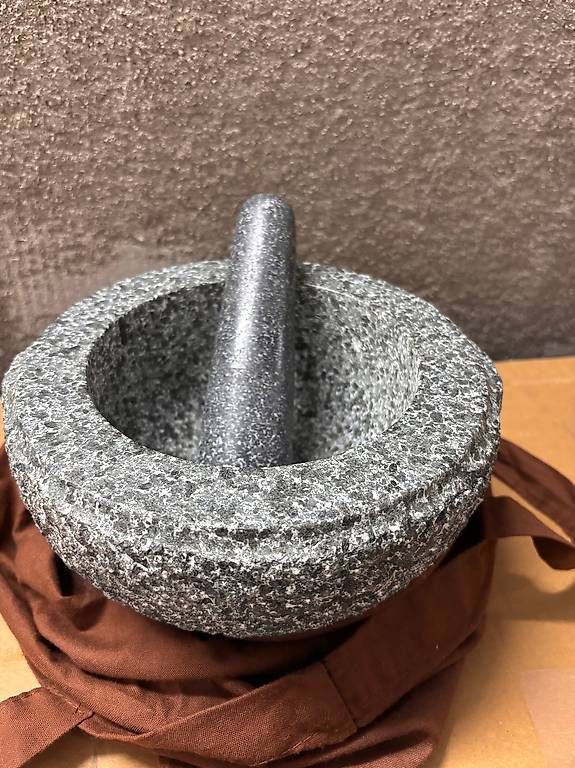 Sonstiges für das Kochen & Backen: Granit Mörser  – Gebraucht aus Zürich von laboum